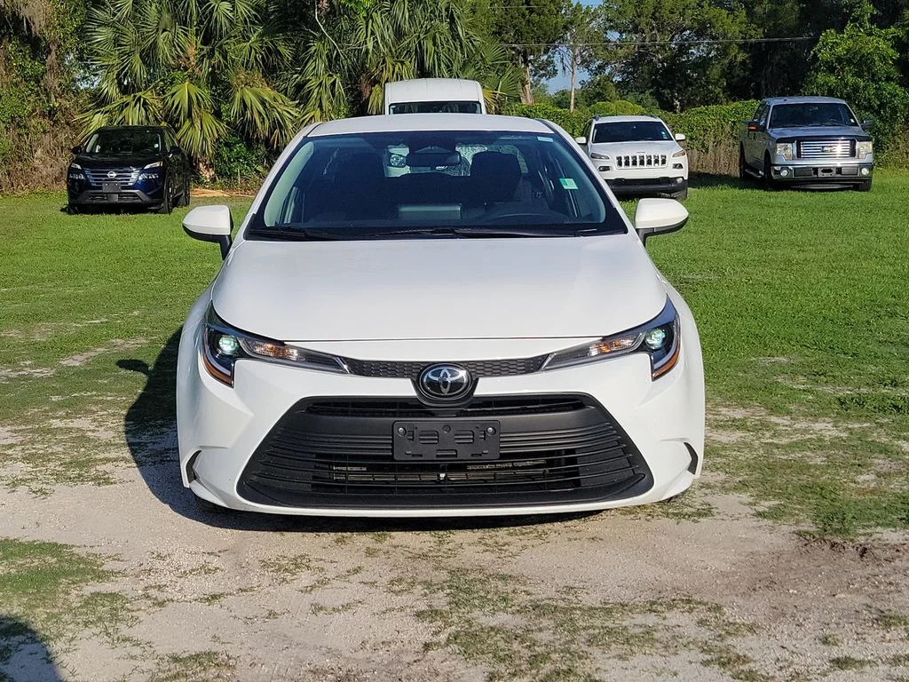 Used 2024 Ice Toyota LE image 6