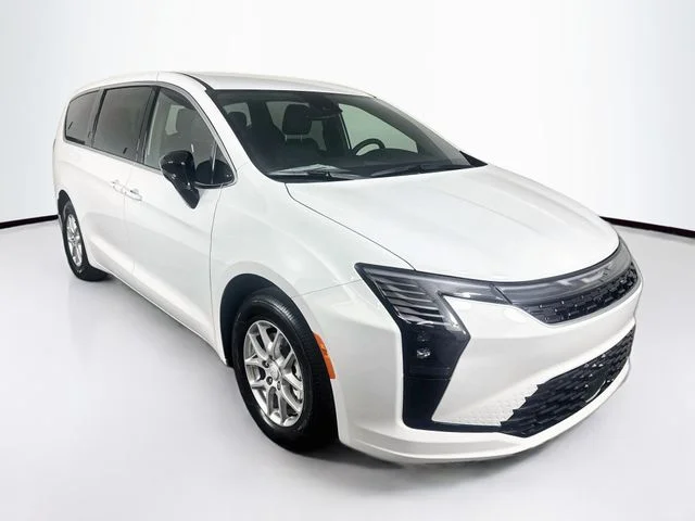 2027 Chrysler Pacifica Select's photo