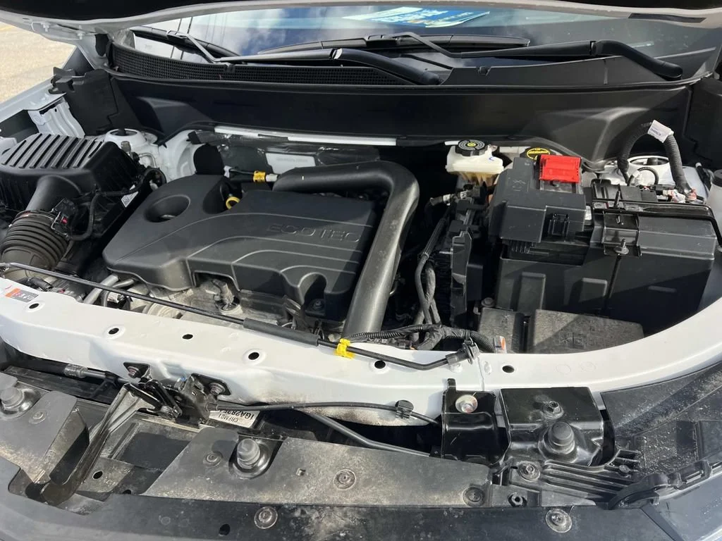 Used 2025 Summit White Chevrolet LT image 8