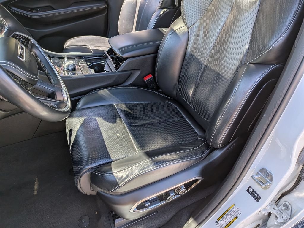 Used 2022 White Jeep Overland image 27