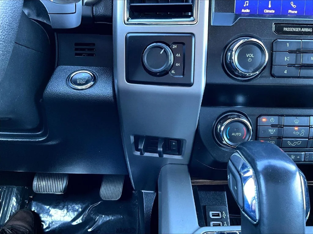 Used 2020 Oxford White Ford Lariat image 17