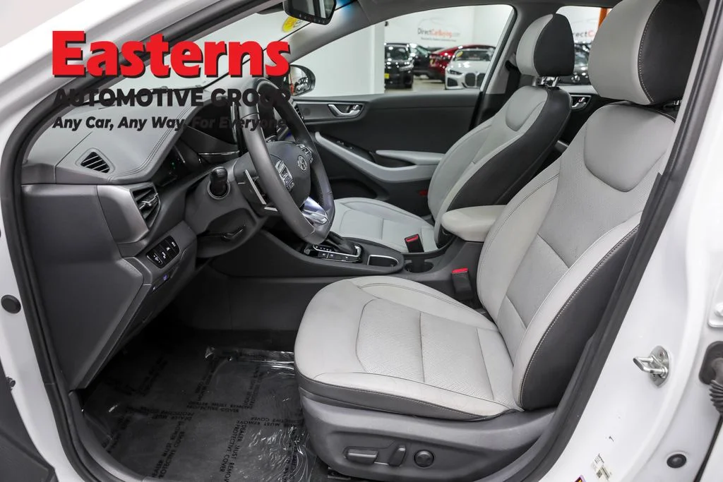 Used 2022 White Hyundai Limited image 14