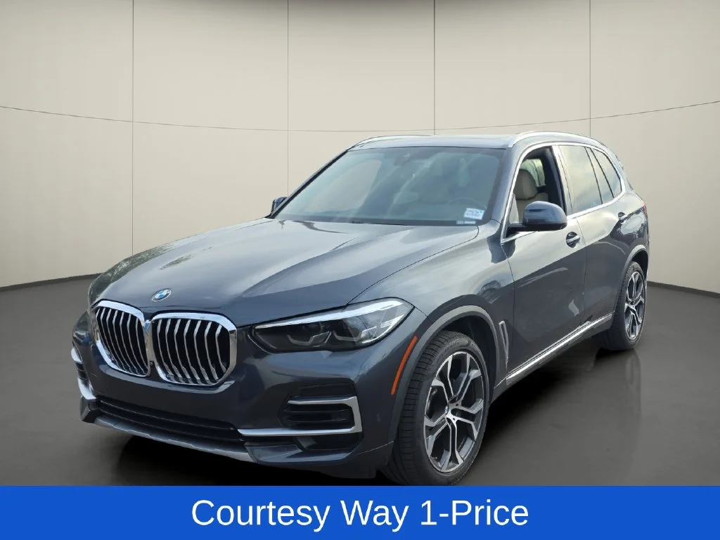 Used 2022 Gray BMW sDrive40i image 4