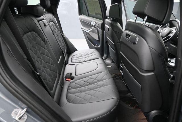 Used 2025 Gray BMW sDrive40i image 27