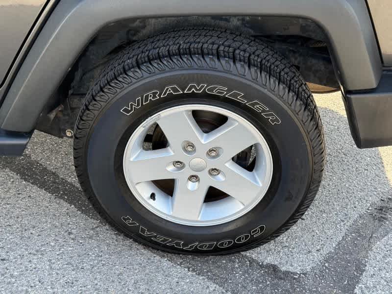 Used 2018 Granite Crystal Metallic Clearcoat Jeep Sport S image 6