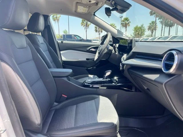 Used 2025 White Chevrolet LT image 21