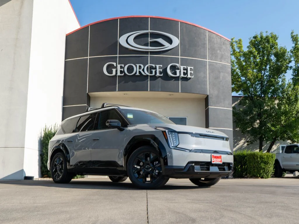 New 2026 Wolf Gray Kia Land AWD image 1