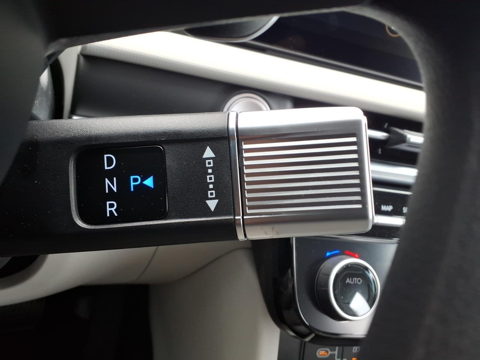 New 2026 Shimmering Silver Hyundai Blue SE image 18