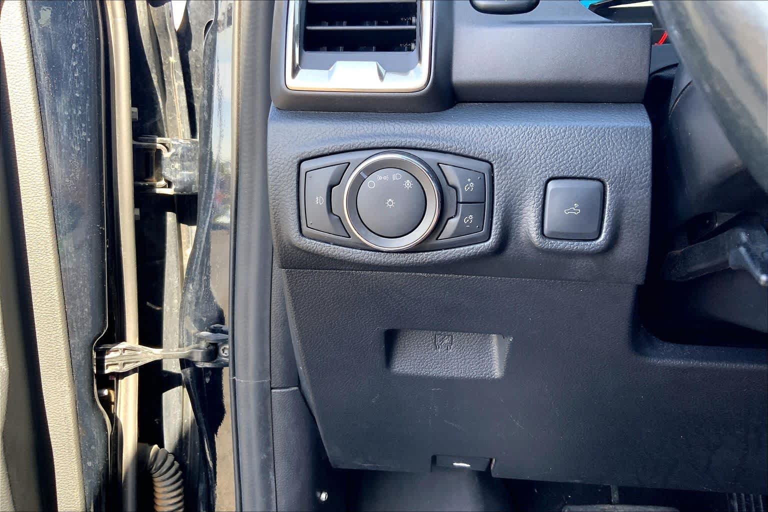 Used 2022 Shadow Black Ford XLT image 36
