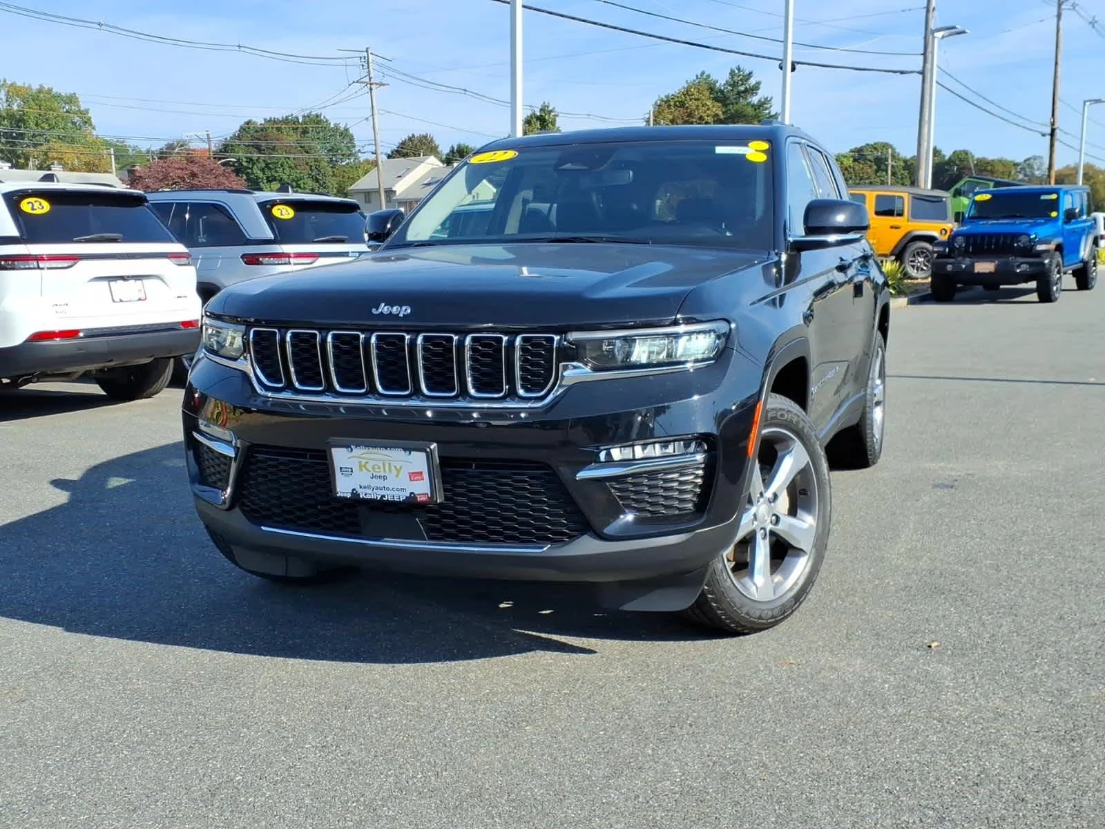 Used 2022 Diamond Black Crystal Pearlcoat Jeep Limited image 2
