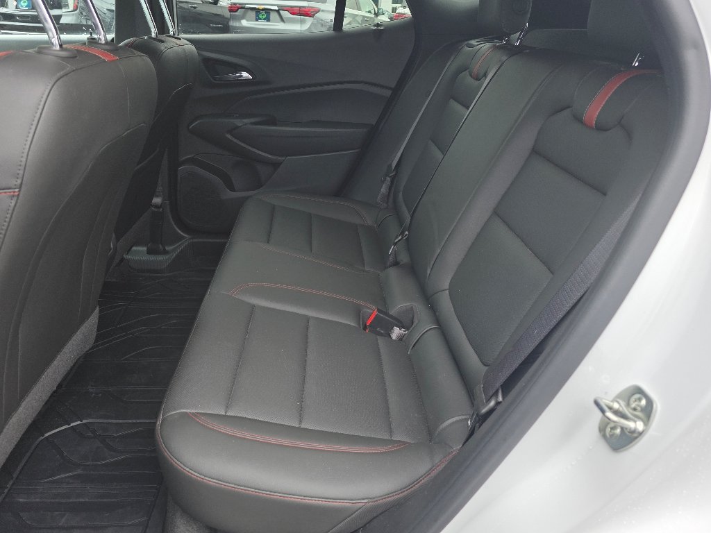 Used 2025 Summit White Chevrolet 2RS image 29