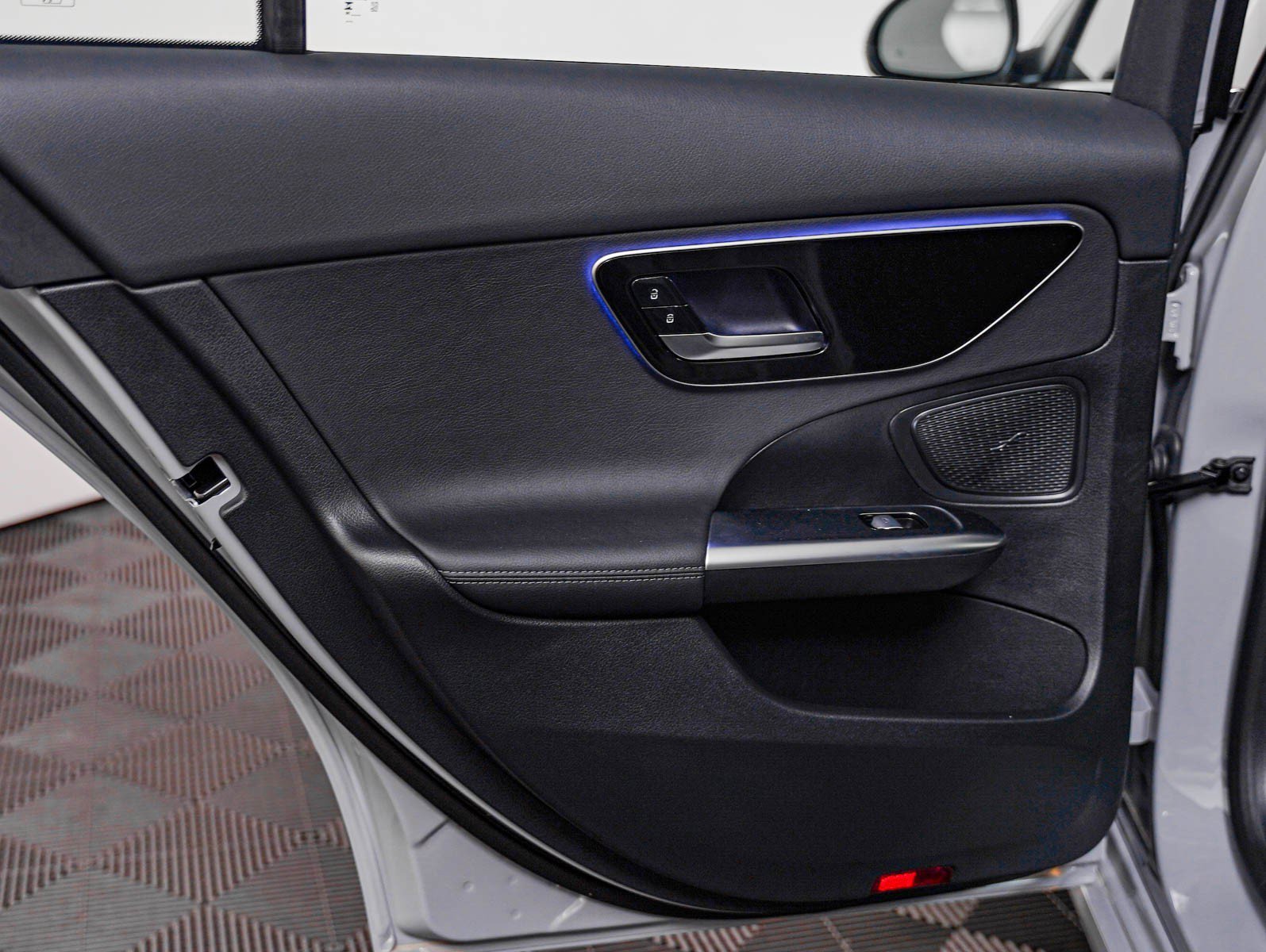 New 2026 MANUFAKTUR Alpine Grey Mercedes-Benz C 300 image 25