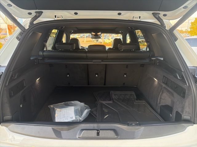 Used 2026 White BMW sDrive40i image 12