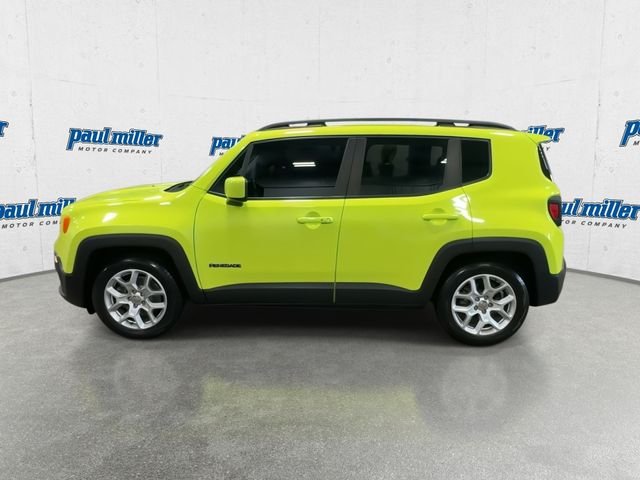Used 2017 Hypergreen Clearcoat Jeep Latitude image 7