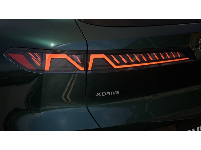 New 2027 Vancouver Green Metallic BMW  image 8