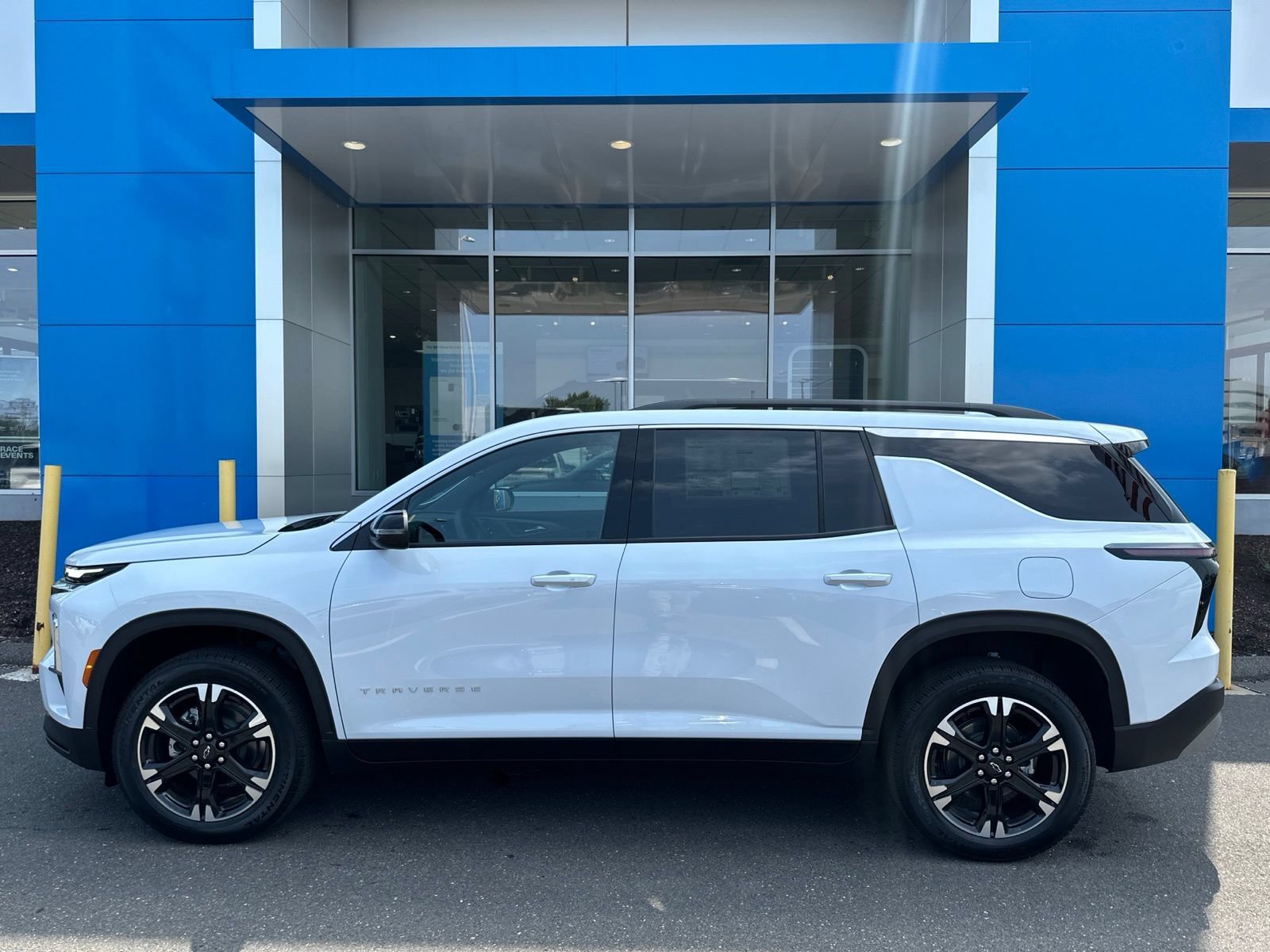 New 2027 Polar White Tricoat Chevrolet LT with Sun and Wheel Package - Exotex Seating image 9