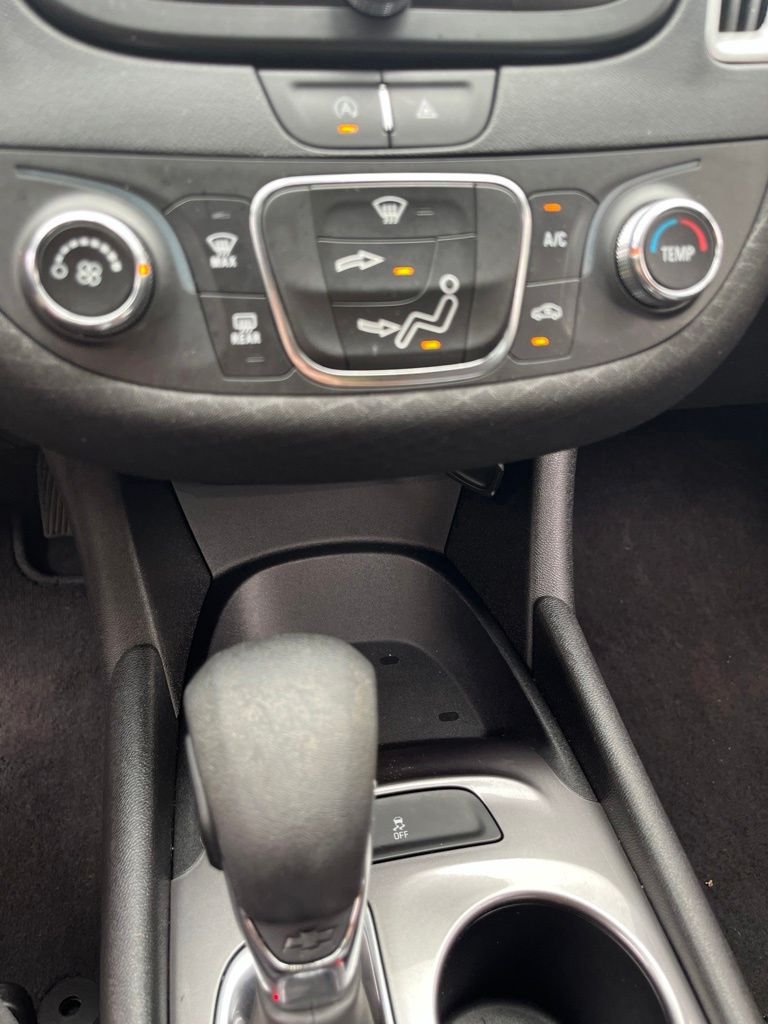 Used 2022 Gray Chevrolet LS image 22