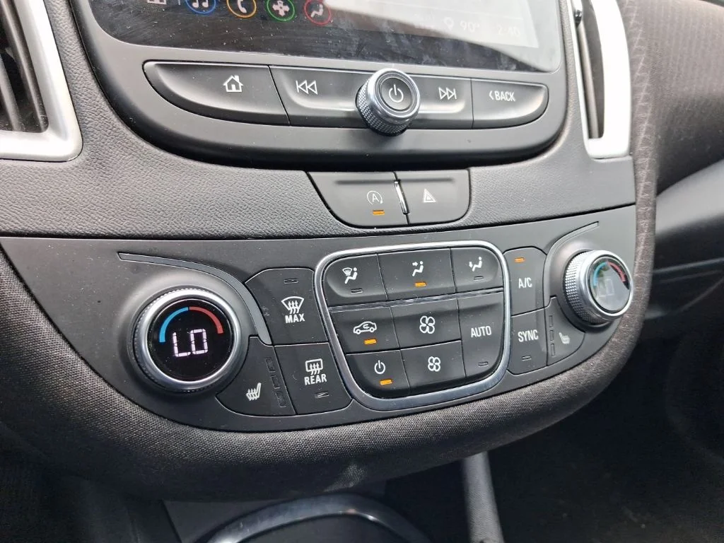 Used 2024 White Chevrolet LT image 27