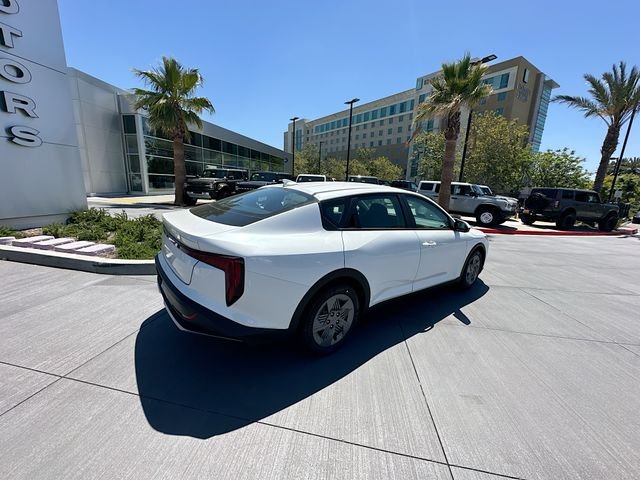 New 2026 Snow White Pearl Kia LX image 7