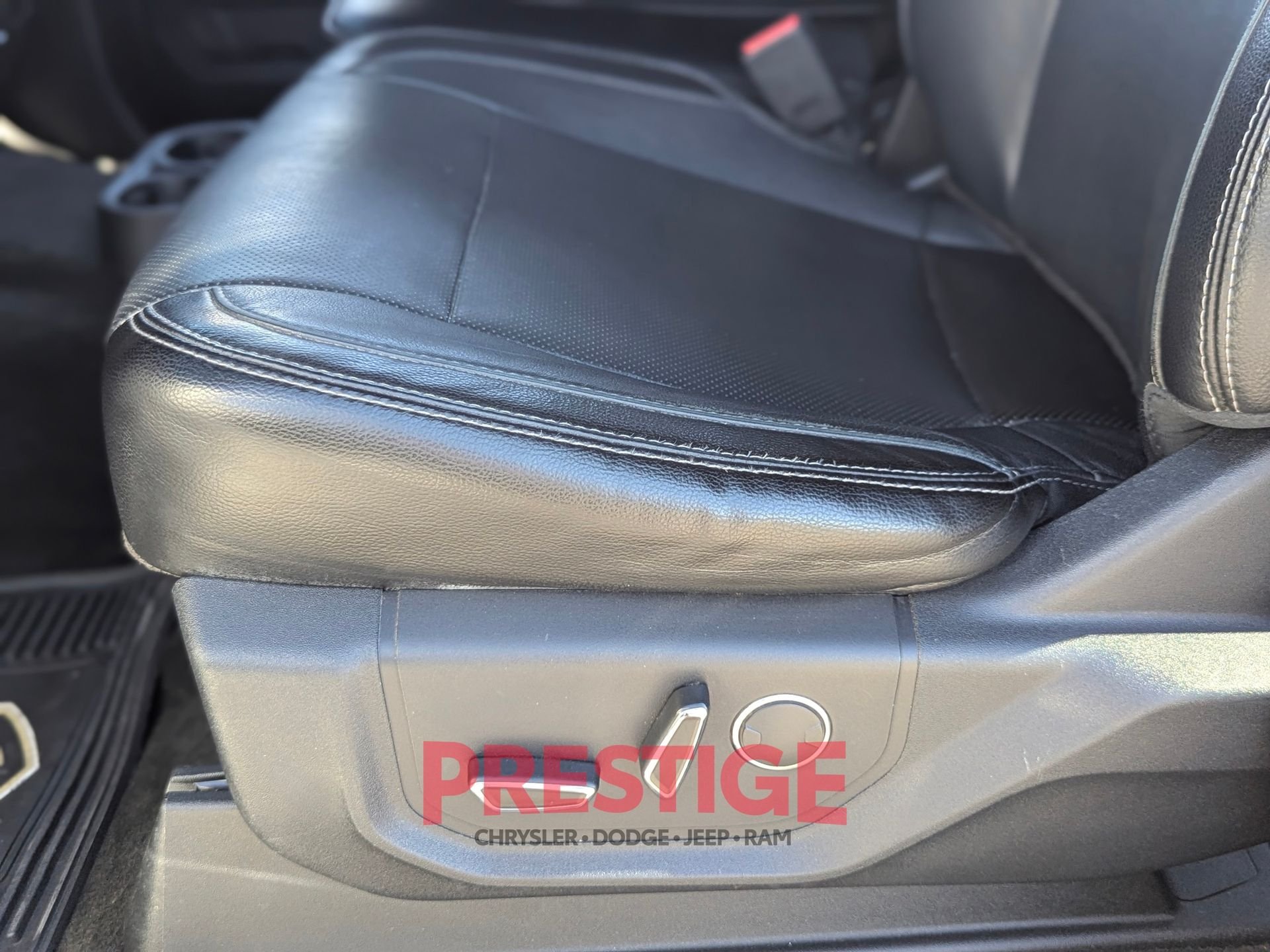 Used 2017 Silver Ford Lariat image 27