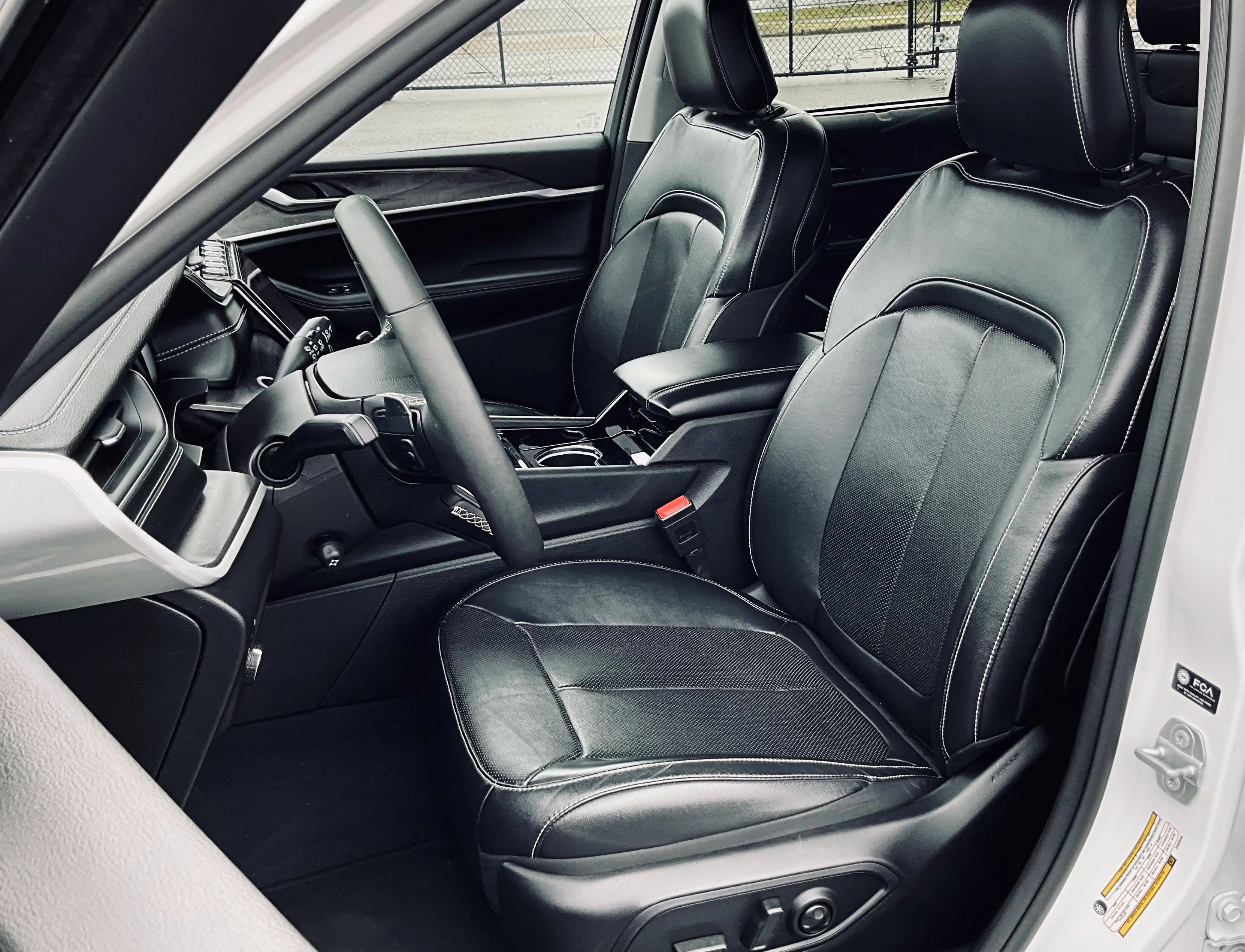 Used 2023 White Jeep Limited image 9