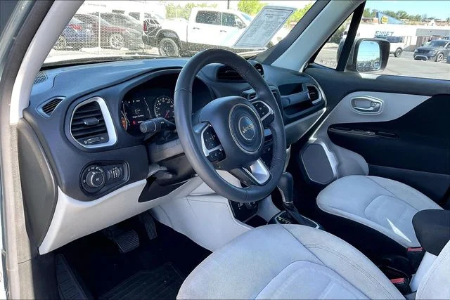 Used 2018 Gray Jeep Latitude image 13