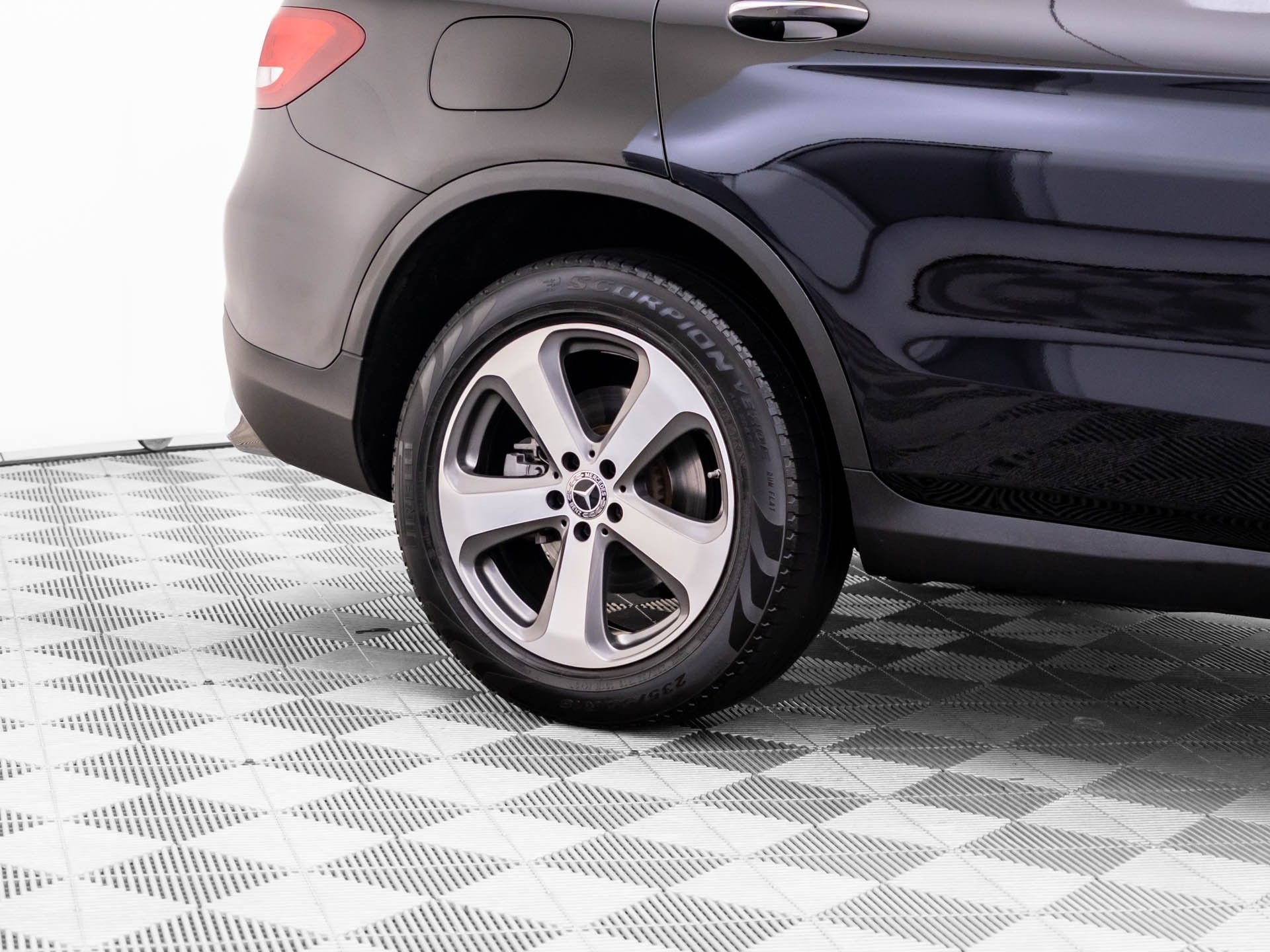 Used 2019  Mercedes-Benz GLC 300 image 30