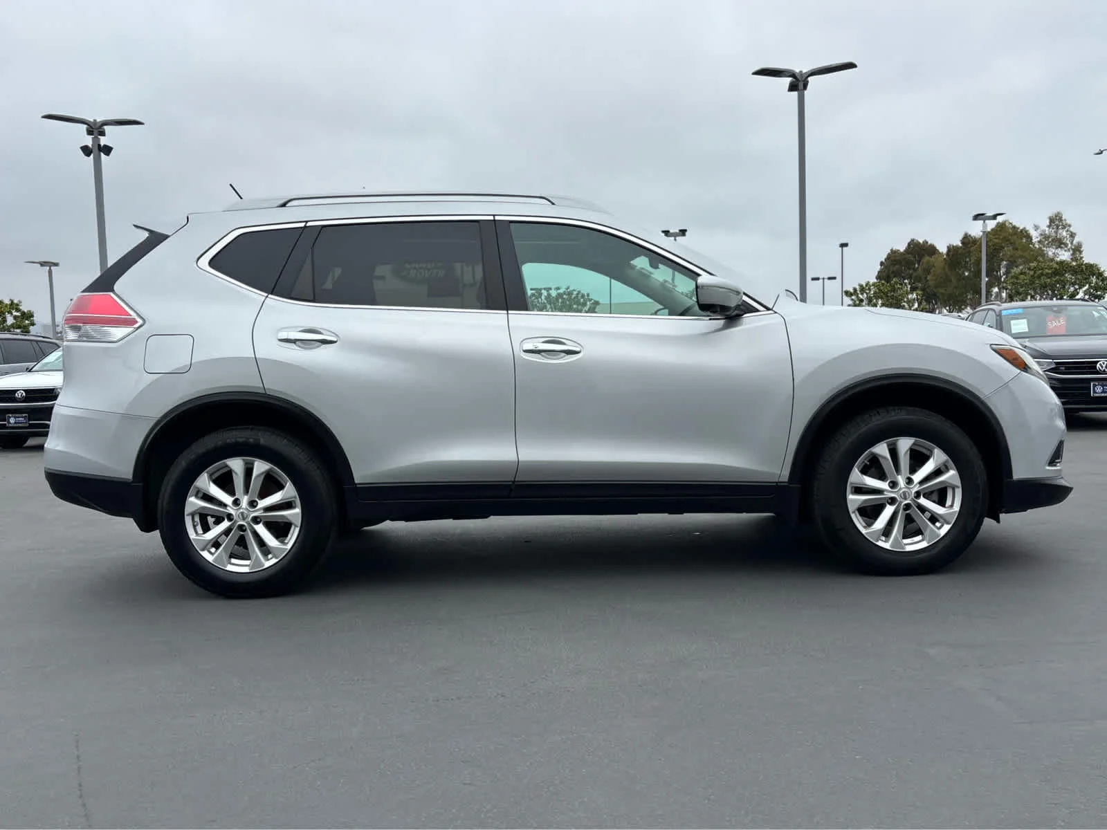 Used 2015 Nissan Rogue SV with VIN 5N1AT2MV7FC821094 for sale in Ventura, CA
