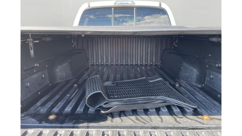 Used 2017 White Toyota SR5 image 9
