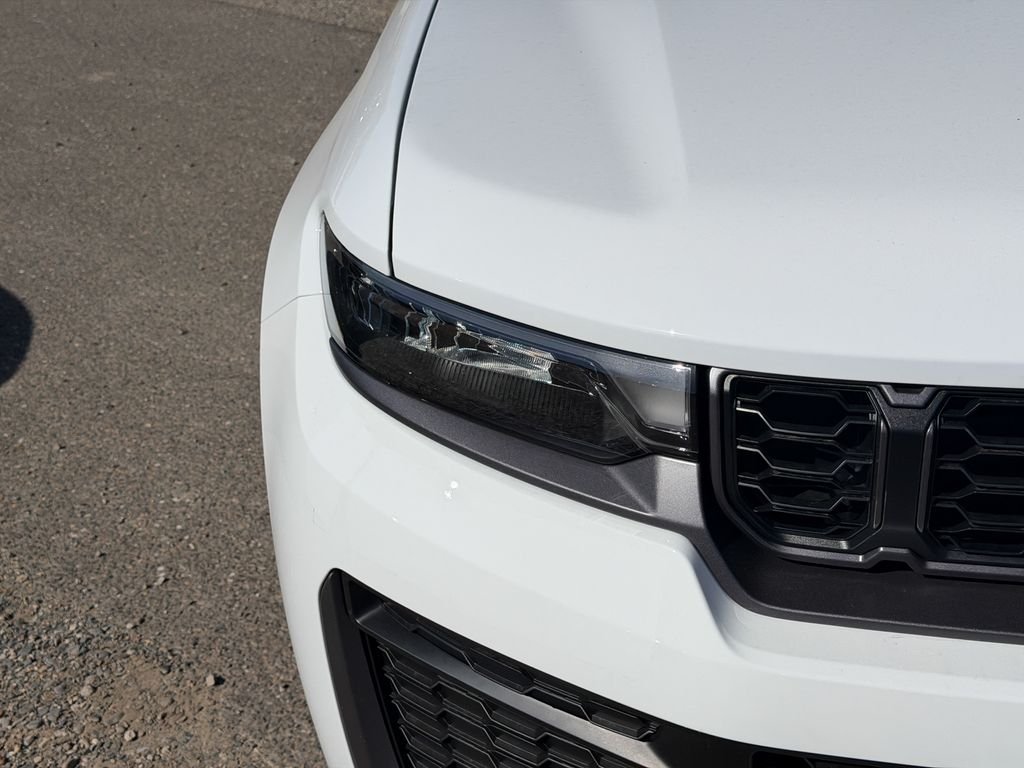 New 2026 Bright White Clearcoat Jeep Altitude image 4
