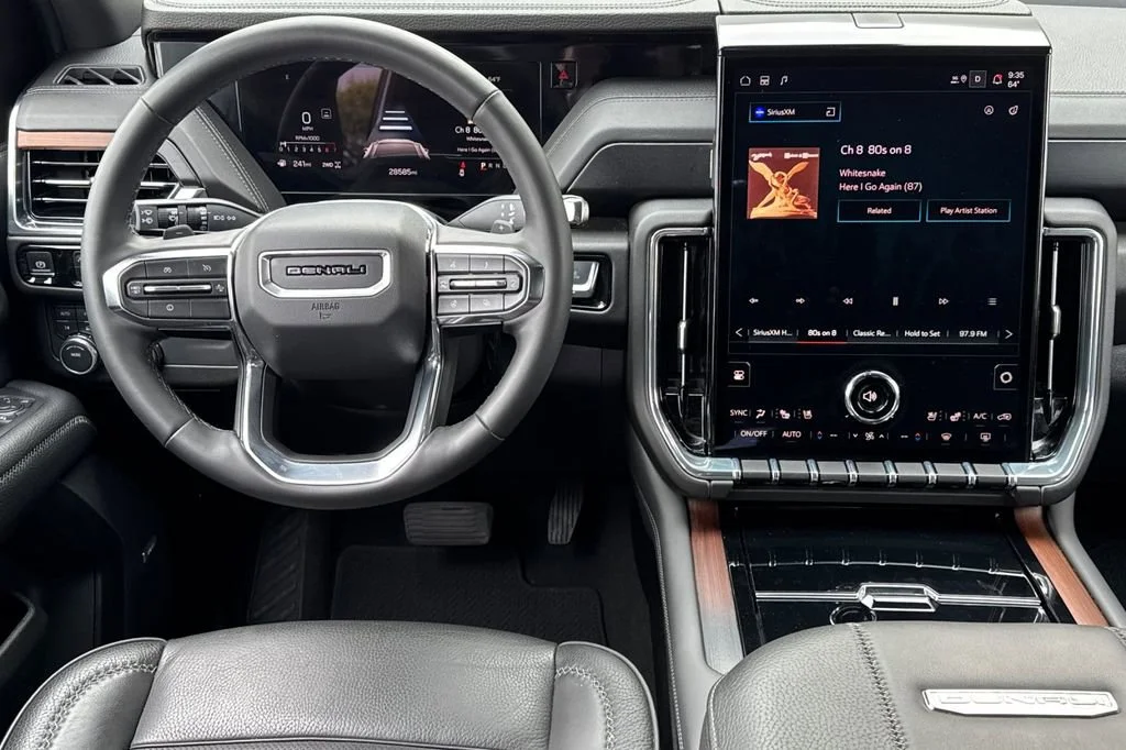 2025 GMC Yukon XL Denali - Photo 14