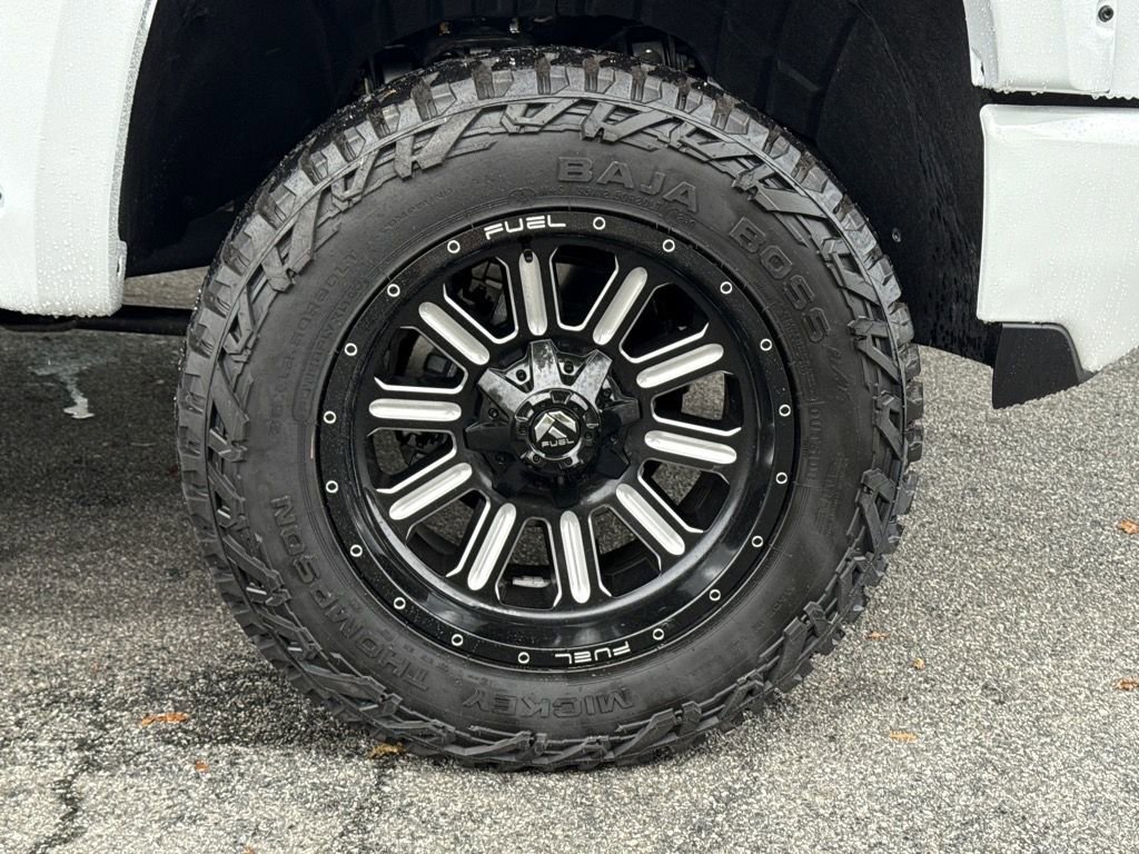 New 2025 Summit White Chevrolet LTZ image 29