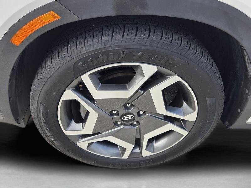 Used 2023 White HYUNDAI SEL FWD image 9