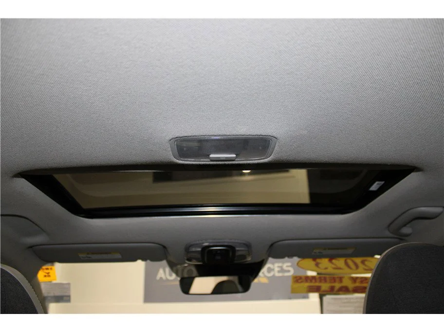 2023 Hyundai Elantra Limited - Photo 17
