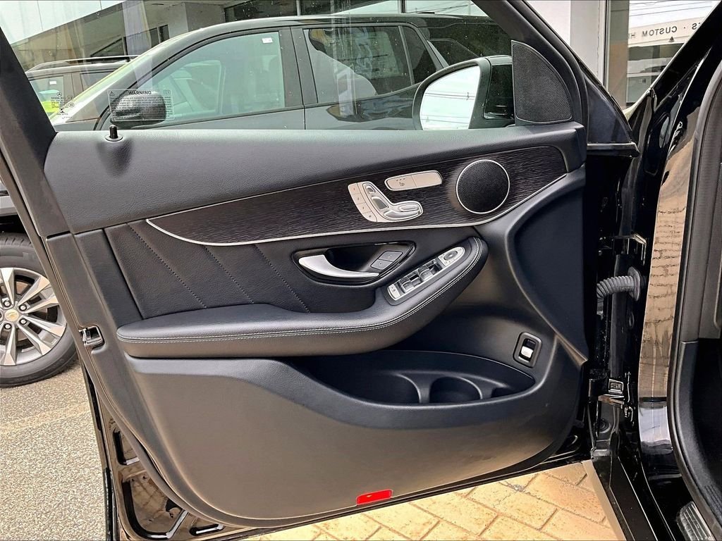 Used 2022 Black Mercedes-Benz GLC 300 image 9