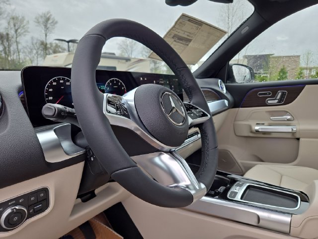 New 2026 Polar White Mercedes-Benz GLB250 image 26