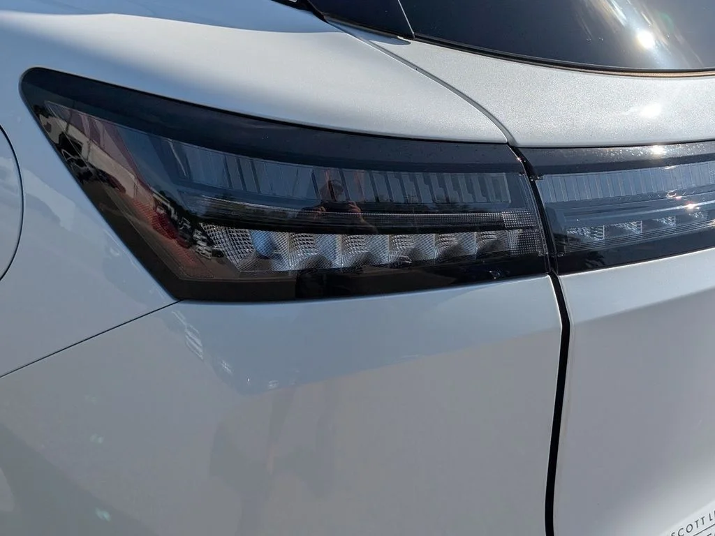 Used 2026 White Nissan Platinum image 9