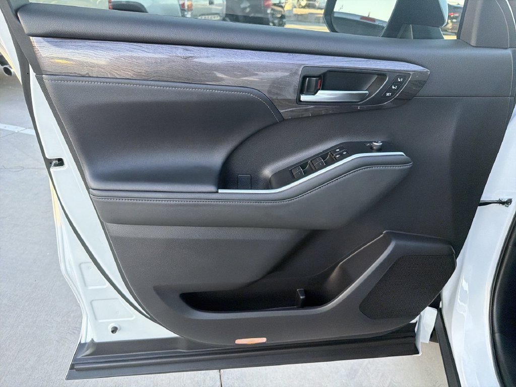 Used 2024 Beige Toyota Platinum image 9