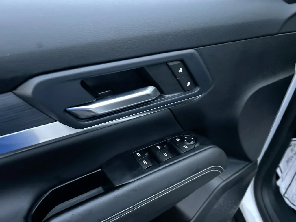 Used 2026 Summit White GMC Elevation image 25