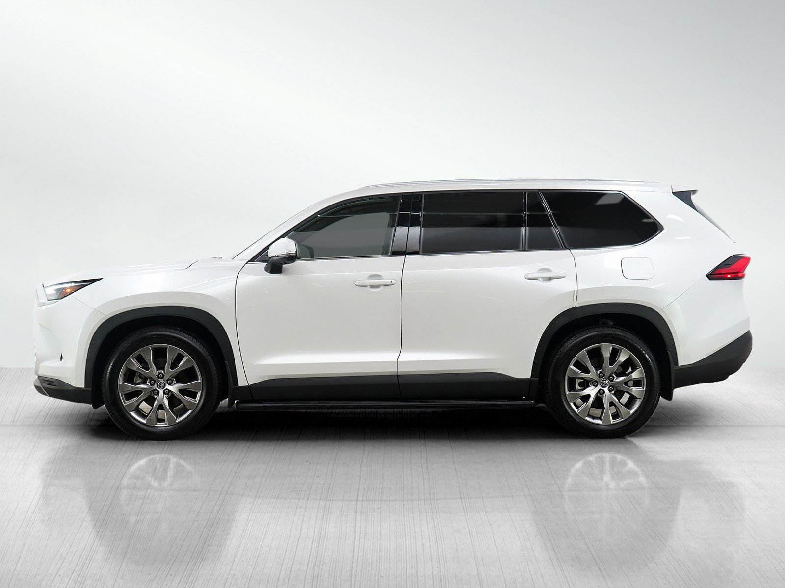 Used 2024 Toyota Grand Highlander Limited with VIN 5TDACAB53RS005553 for sale in Burnsville, Minnesota