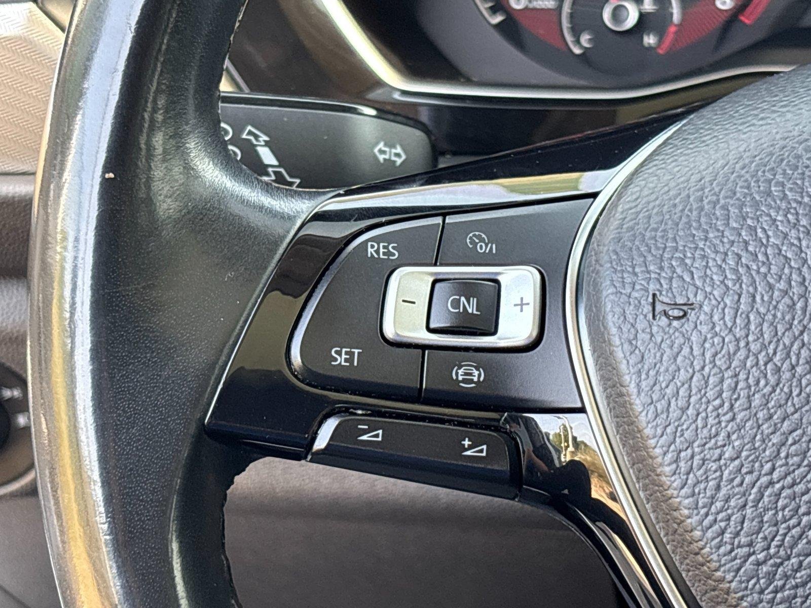 Used 2019 Pure White Volkswagen SE image 18