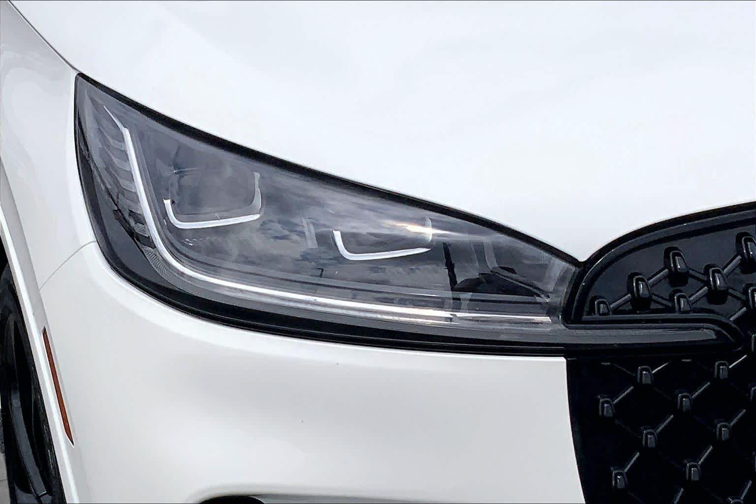 Used 2025 Pristine White Lincoln Reserve image 28
