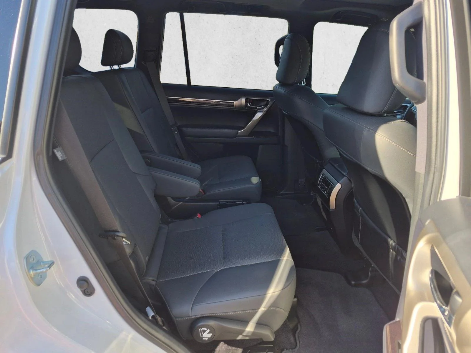 Used 2021 Starfire Pearl Lexus  image 19