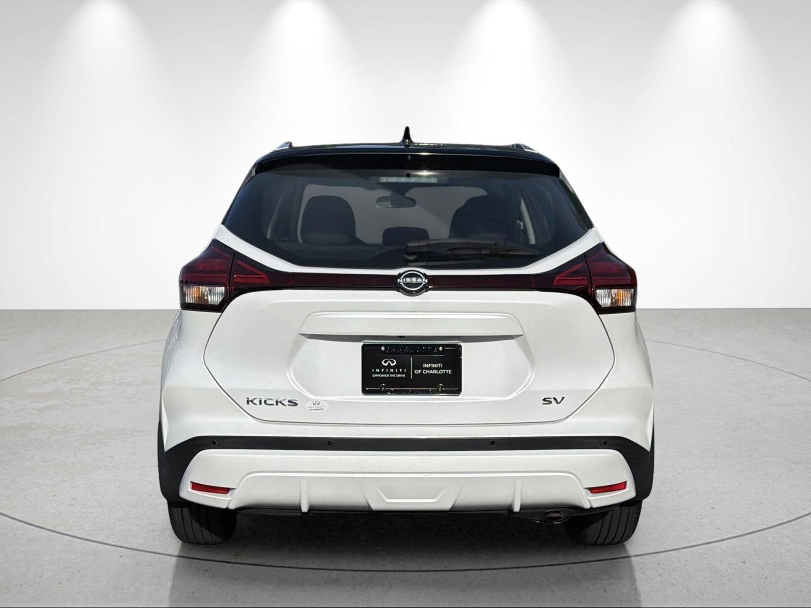 Used 2023 Aspen White Tricoat/Super Black Nissan SV image 4