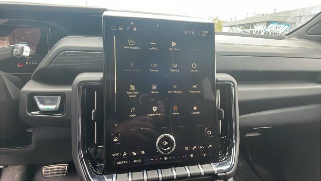 2026 GMC Yukon AT4 Ultimate - Photo 13