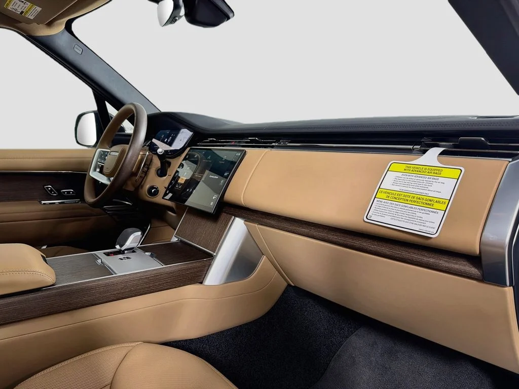 New 2026 Eiger Grey Land Rover SE image 31