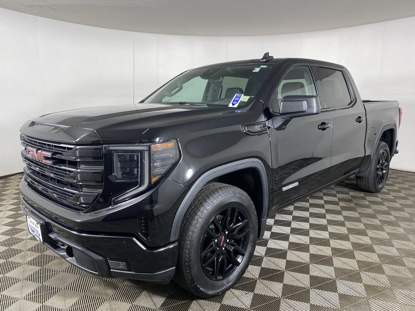Used 2024 Onyx Black GMC Elevation image 3