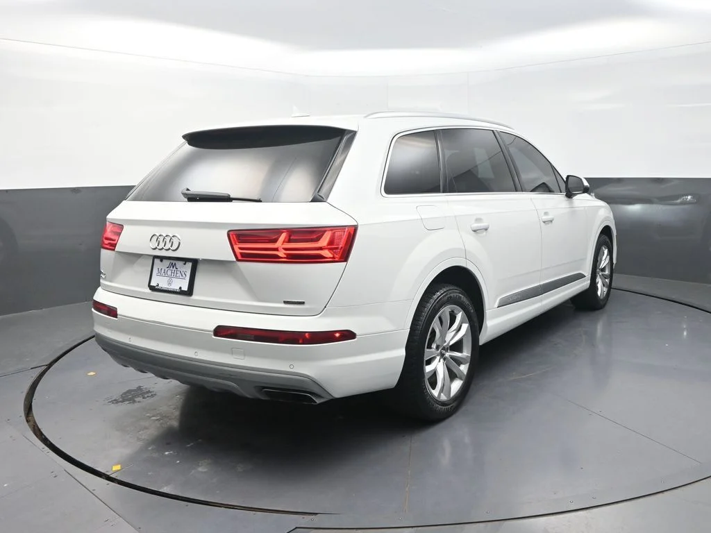 Used 2019  Audi 55 Premium image 11
