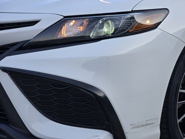 Used 2021 White Toyota SE image 9