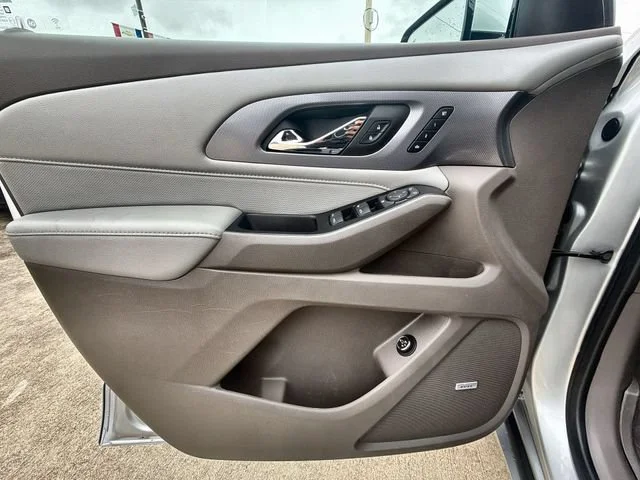 Used 2020 SILVER ICE METALLIC Chevrolet Premier image 21